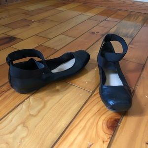 Women’s flat shoes size 9